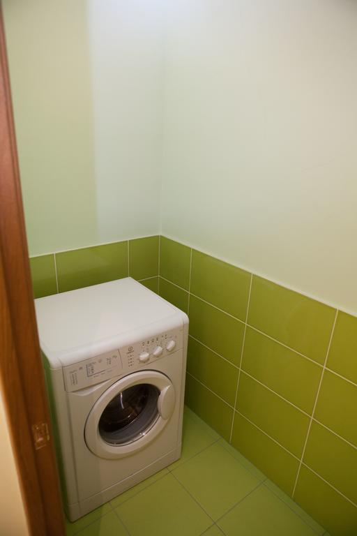 Apartment In 2 Min From Poznyaky Metro Station Kiev Extérieur photo