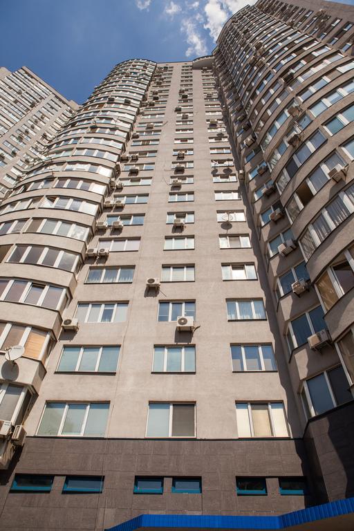 Apartment In 2 Min From Poznyaky Metro Station Kiev Extérieur photo