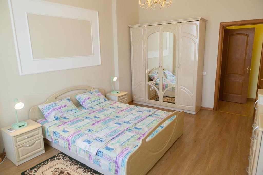 Apartment In 2 Min From Poznyaky Metro Station Kiev Extérieur photo