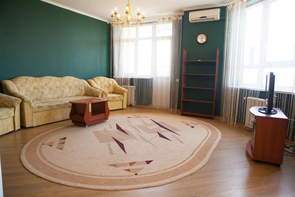Apartment In 2 Min From Poznyaky Metro Station Kiev Extérieur photo